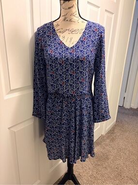 Amour Vert Blue Floral V-Neck Long-Sleeve Dress with Red Accents